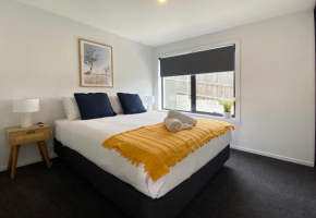 Albatross Rise - Modern Family Home, Hobart